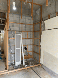 天井を高くして風通しと採光UP！自転車も置けて収納もたっぷり！ 　目黒区A様邸